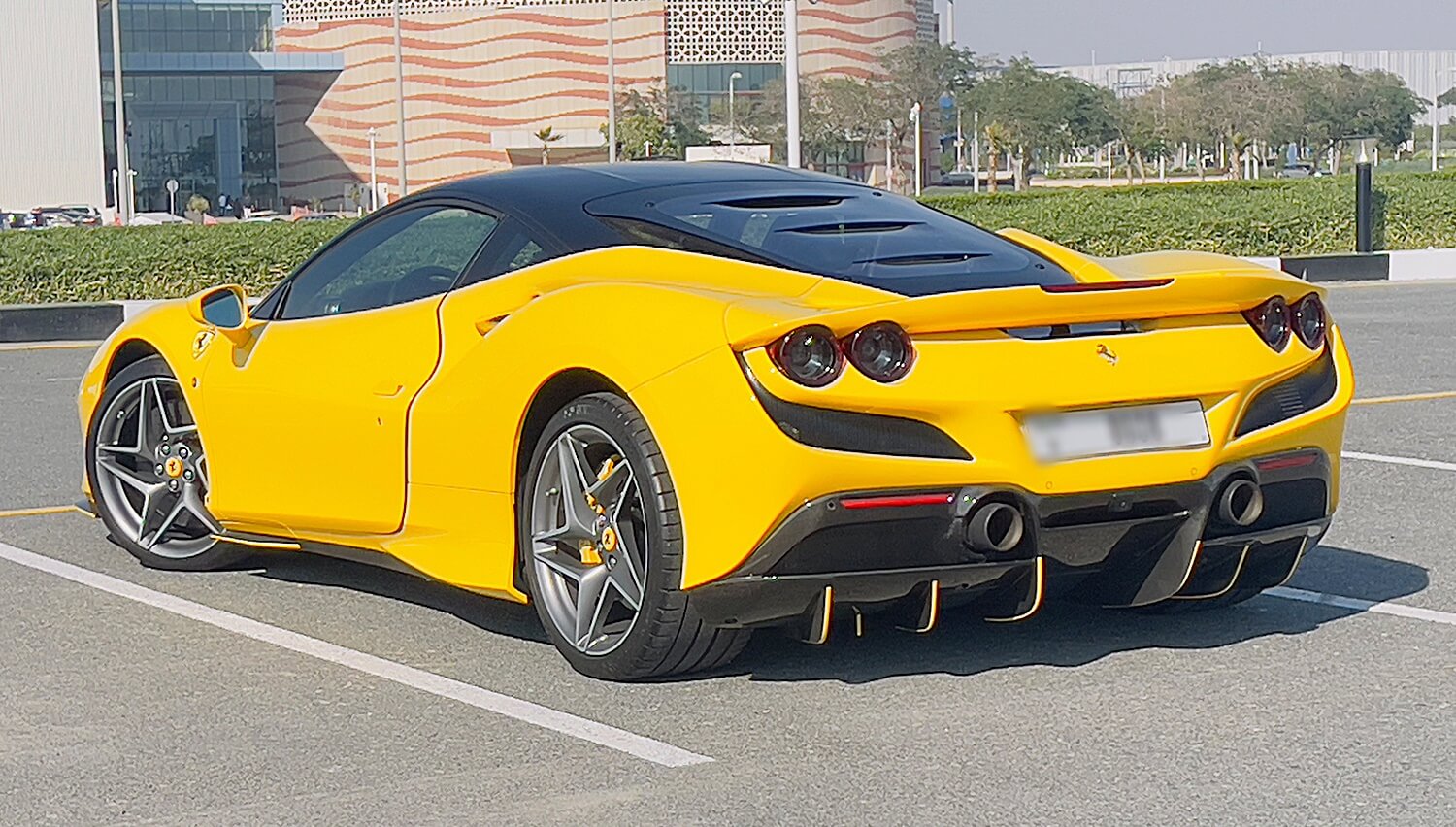 Ferrari F8 Tributo Coupe Vermietung Dubai
